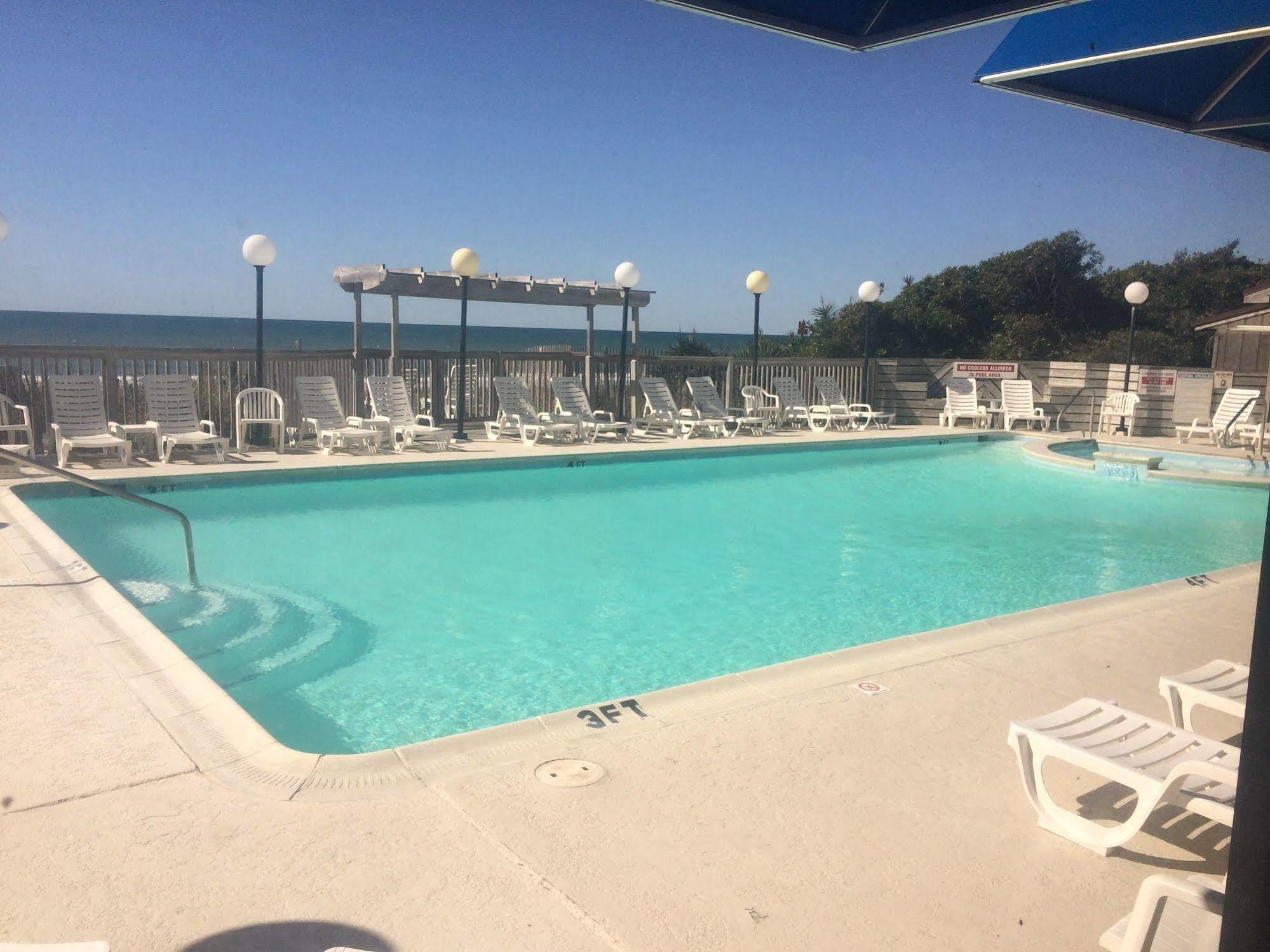 Crystal Coast Oceanfront Hotel Pine Knoll Shores Exterior foto