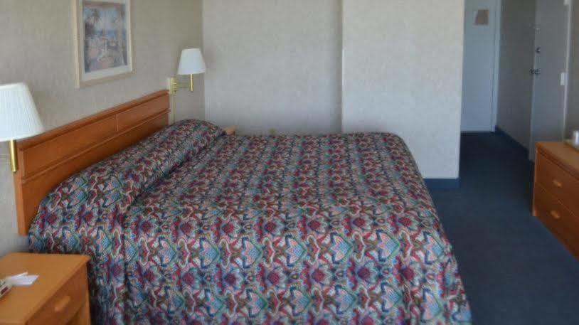 Crystal Coast Oceanfront Hotel Pine Knoll Shores Exterior foto