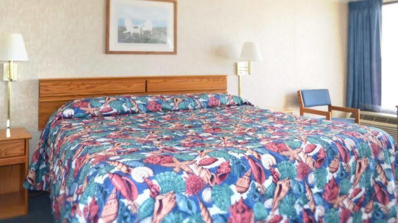 Crystal Coast Oceanfront Hotel Pine Knoll Shores Exterior foto